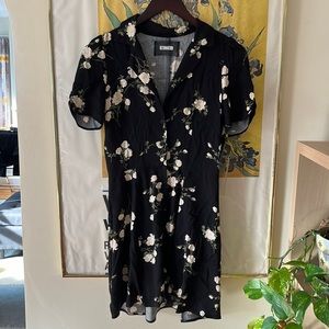 Reformation black button down collar dress floral cap sleeves 4